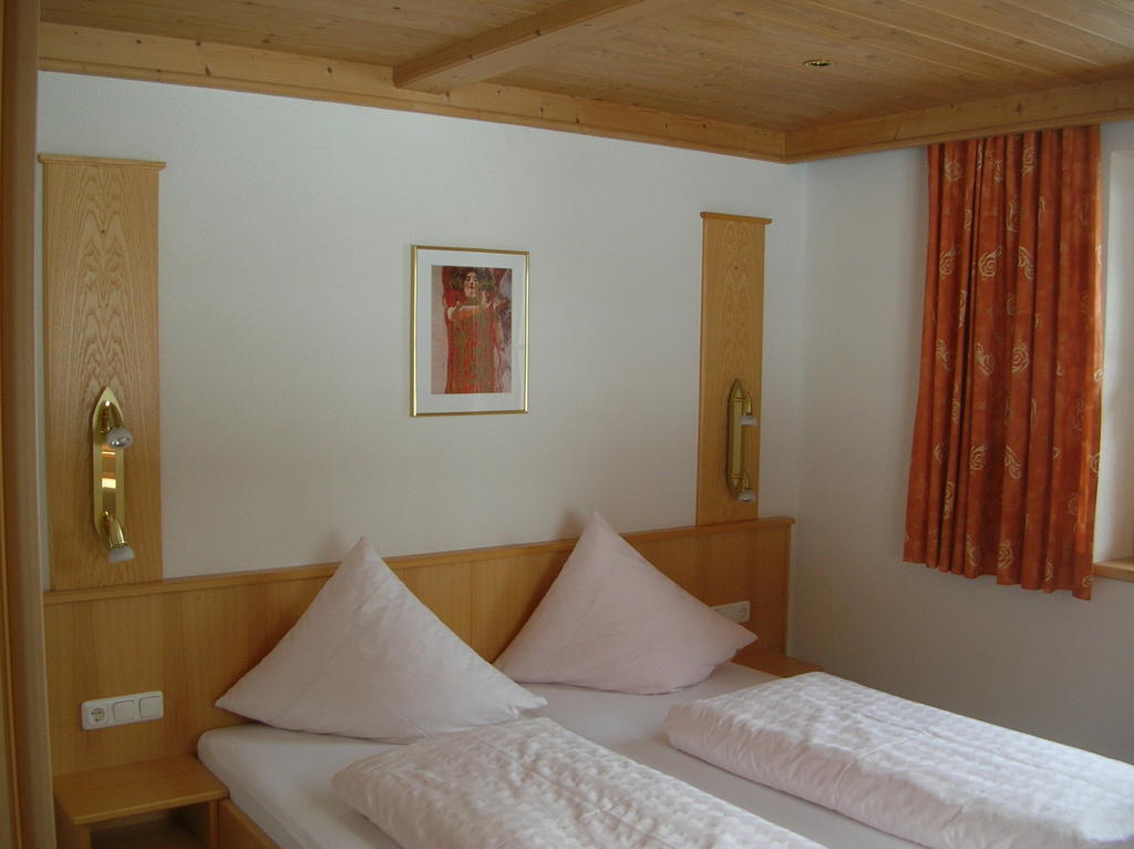 Haus Untergand Apartment Sankt Anton am Arlberg Room photo